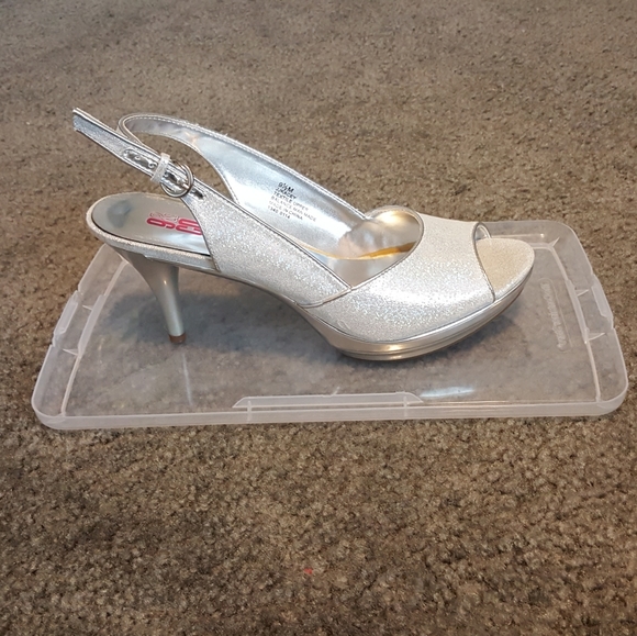 9 & Co Silver Sandals - Picture 1 of 5